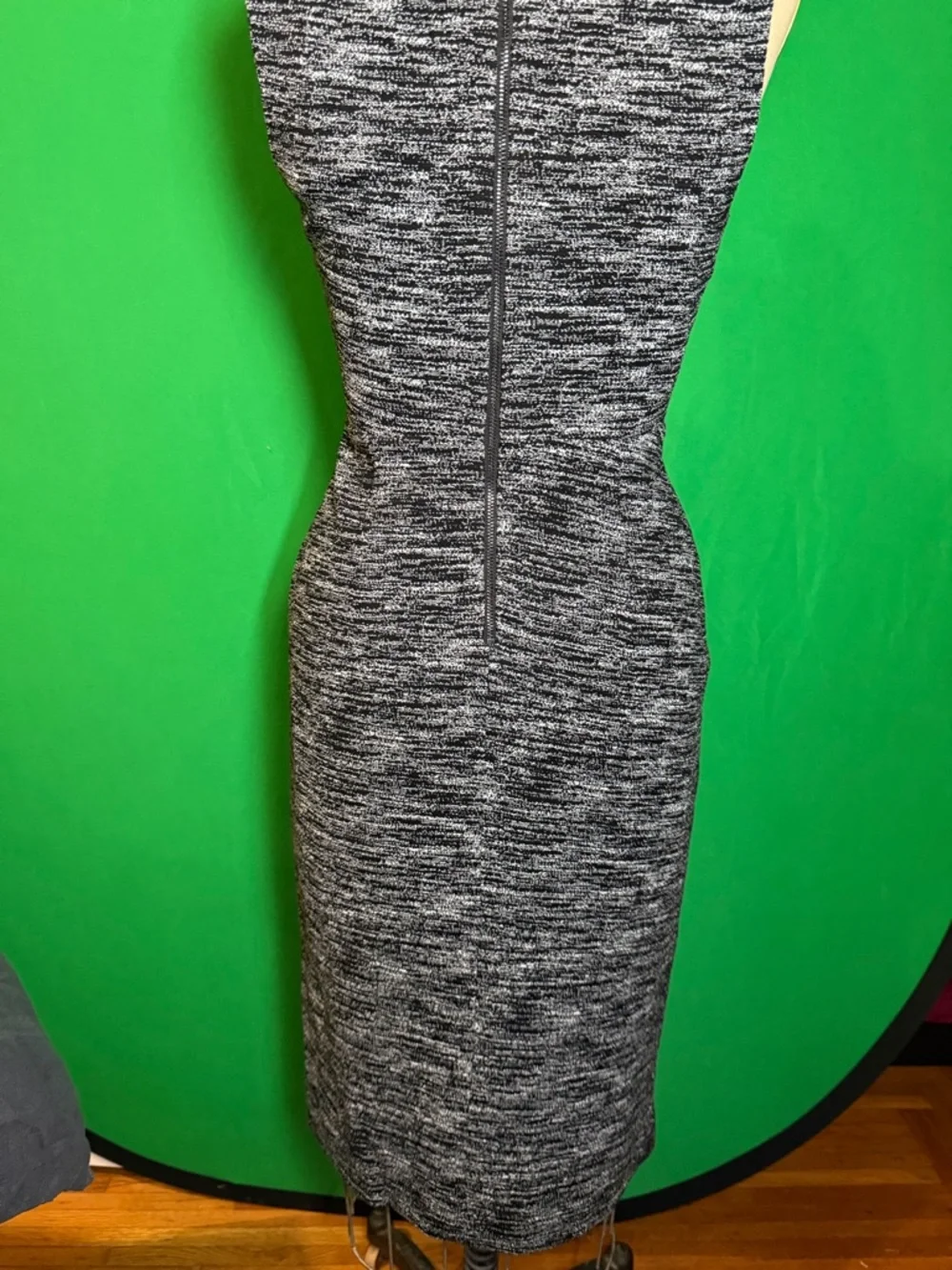 Alice + Olivia Carissa Gray Faux Wrap Dress Size 0 Sleeveless Sheath - Picture 5 of 17